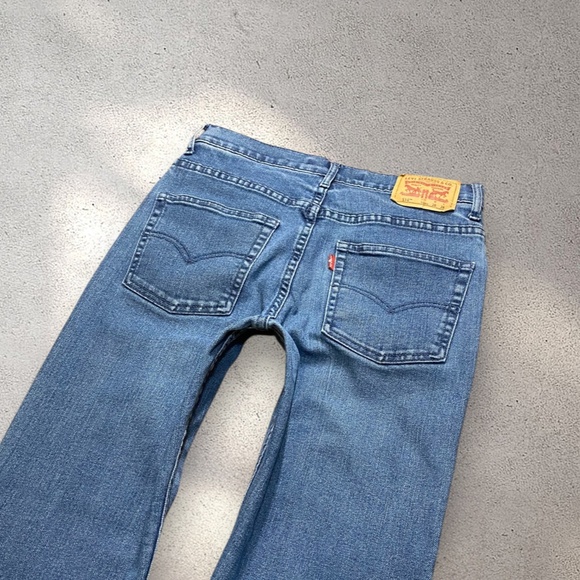 Levi’s 514 Mid Rise Straight Jeans - Picture 3 of 6